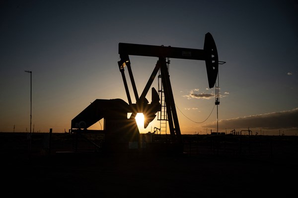 Oil falls ahead of US Federal Reserve interest rate decisions