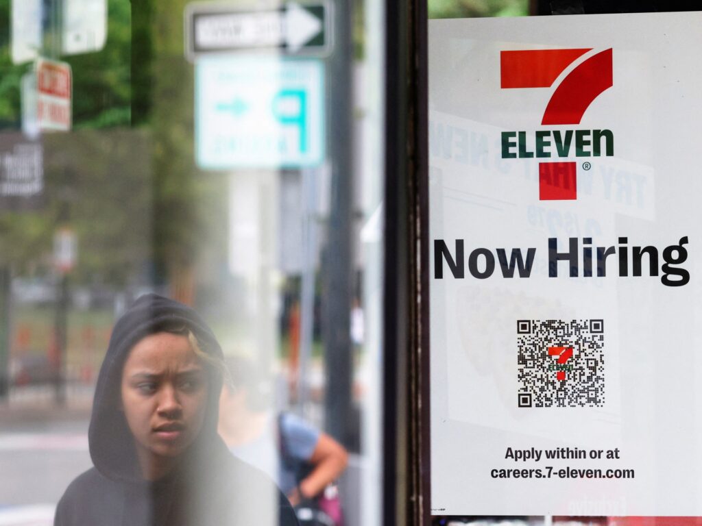 US job progress exceeds expectations and fuels rate of interest hike fears |  Enterprise and financial information