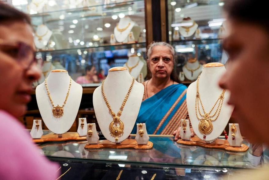Giant Indian weddings drive the demand for gold jewelery in Dubai